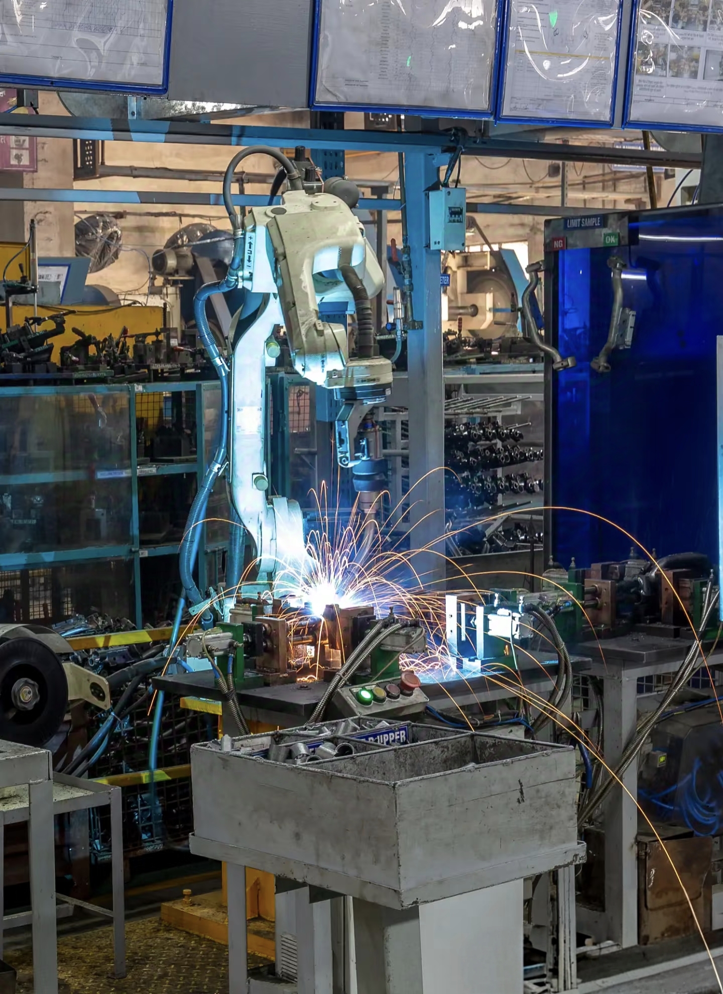 Read more about the article Robotic Laser Welding Workstation – Components and Applications